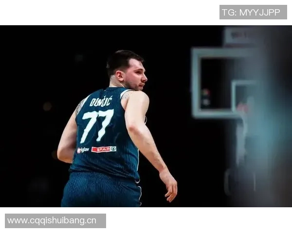 东契奇赛场上热泪盈眶的瞬间回顾:情感与实力的完美交织 东契奇赛场上热泪盈眶的瞬间回顾:情感与实力的完美交织