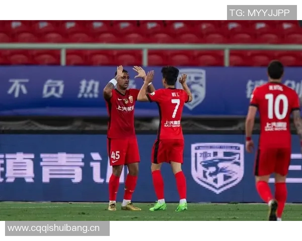 中超焦点大战上海海港鏖战广州恒大巅峰对决全场高能精彩回顾 中超焦点大战上海海港鏖战广州恒大巅峰对决全场高能精彩回顾